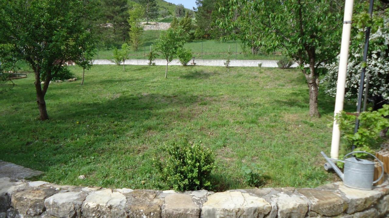 Joelle Et Daniel Bed & Breakfast Entrevaux Exterior photo